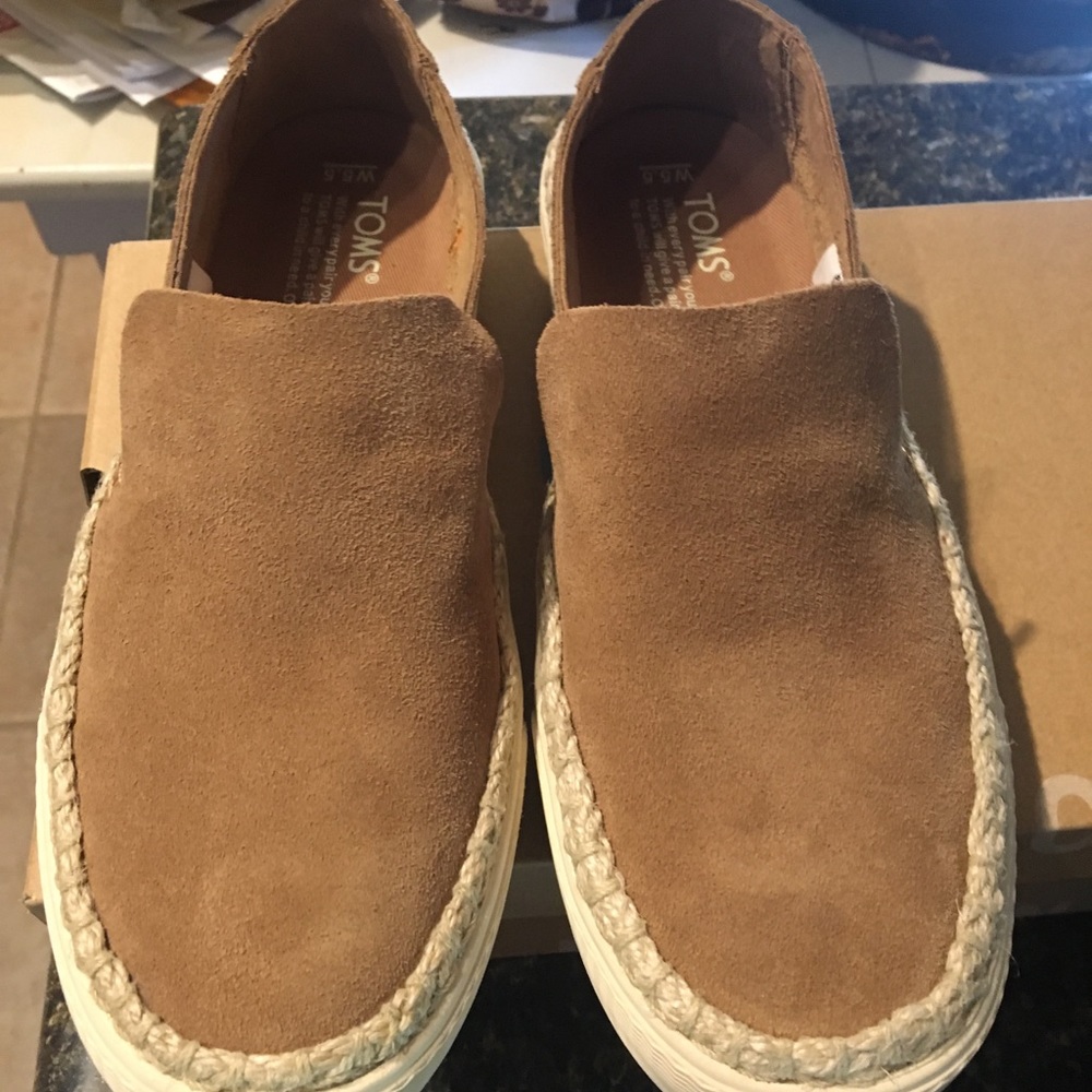 Brand new never worn Toms
